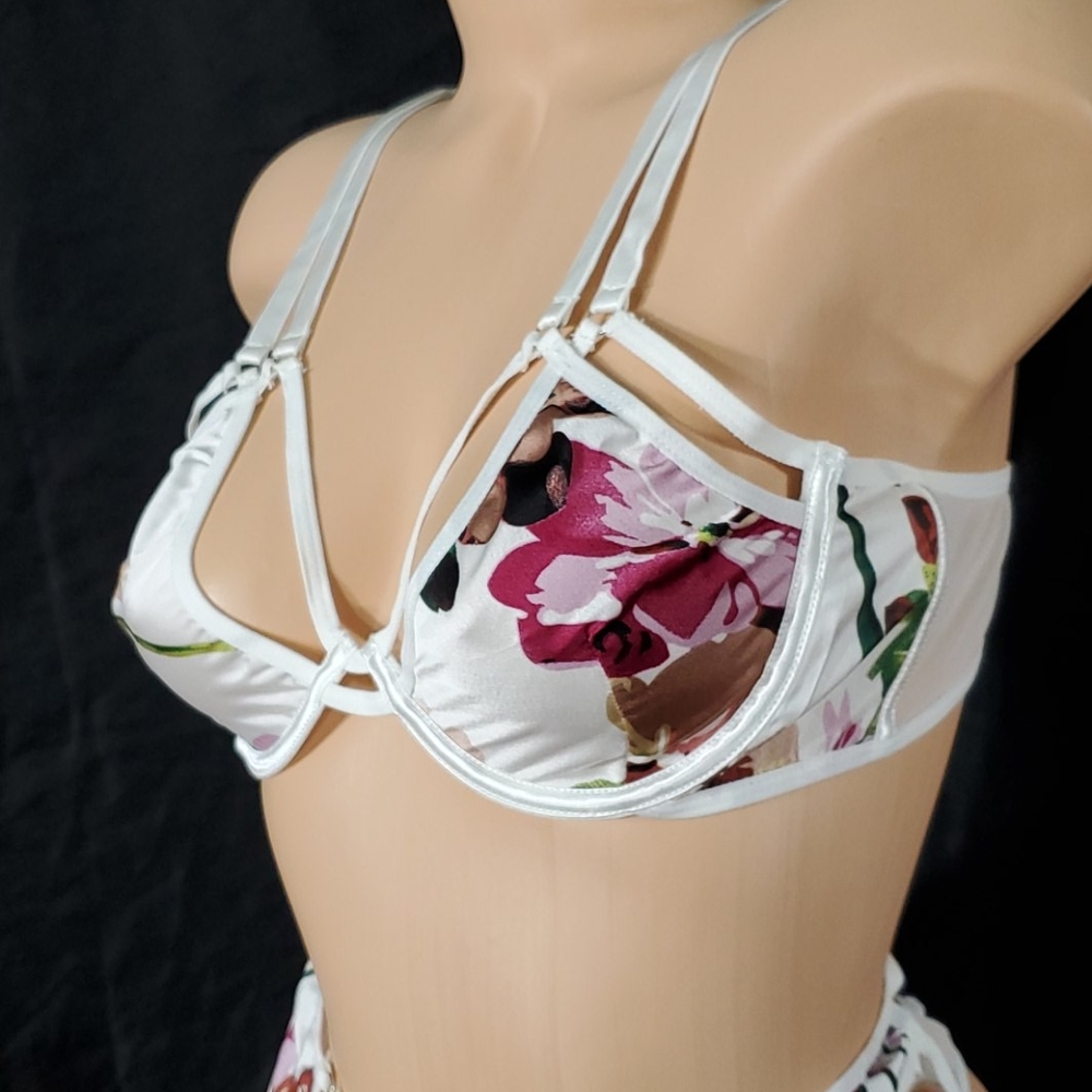 NWOT - M/L Lingerie Set - Picture 4 of 10